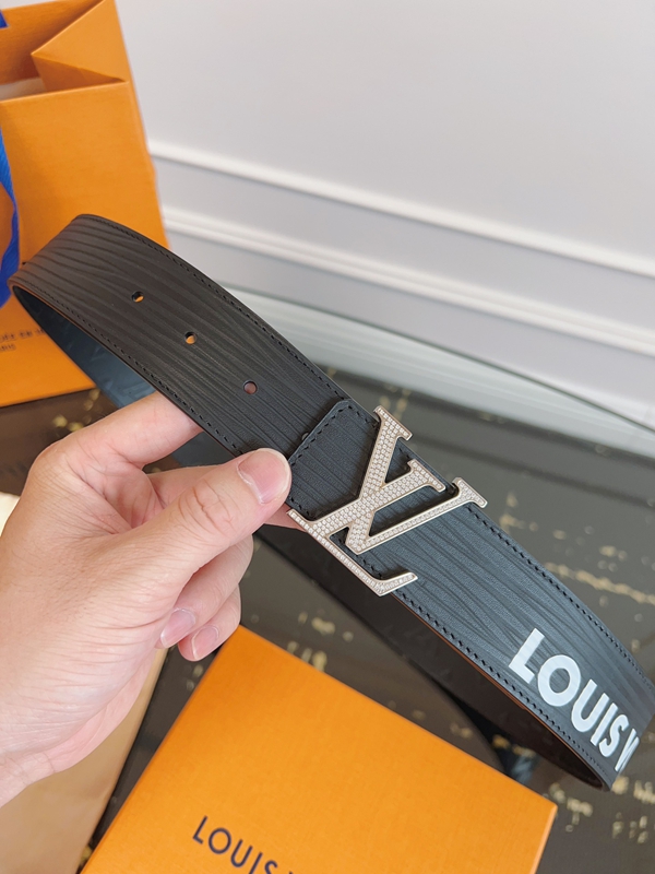 ルイヴィトンベルト正面デザイン